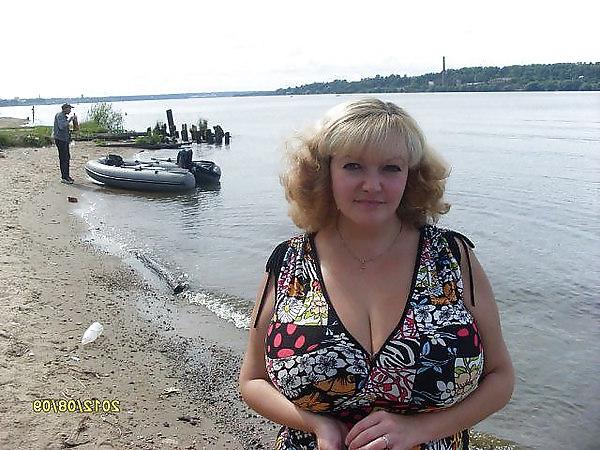 11P Busty Russian Woman 1566