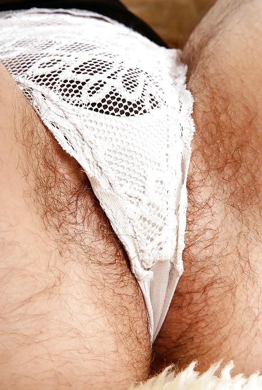 13P Nice brunette with big bush!!! 