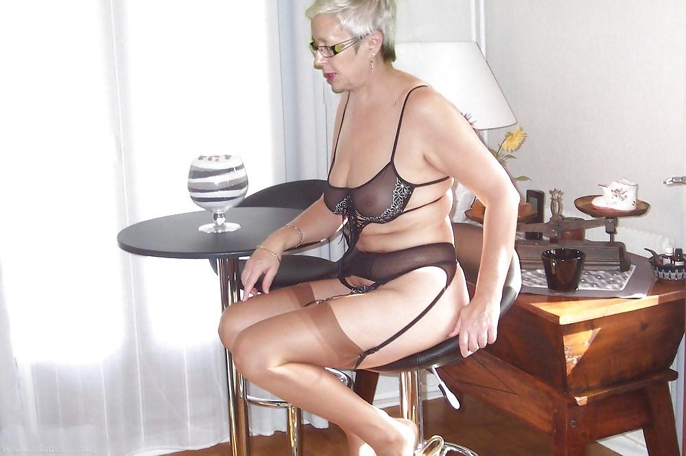 25P Ladies In Tan Nylons Are So Hot