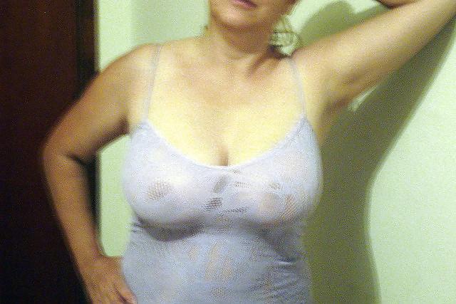 16P Self shots mature big breasted woman