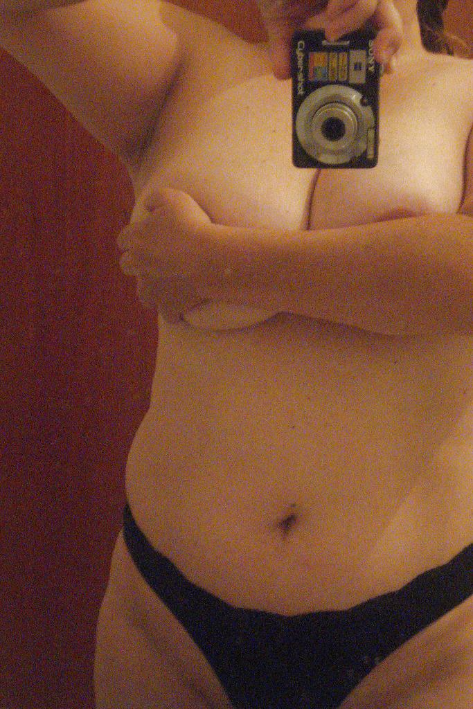 16P Self shots mature big breasted woman