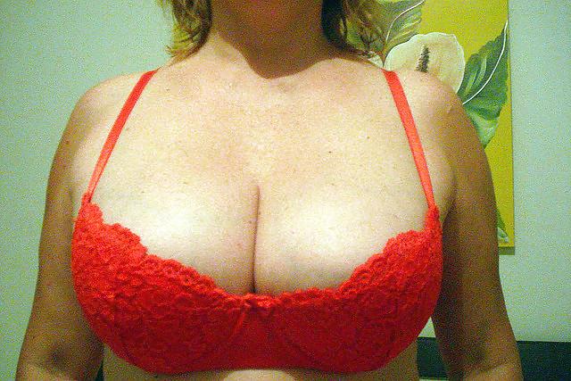 16P Self shots mature big breasted woman