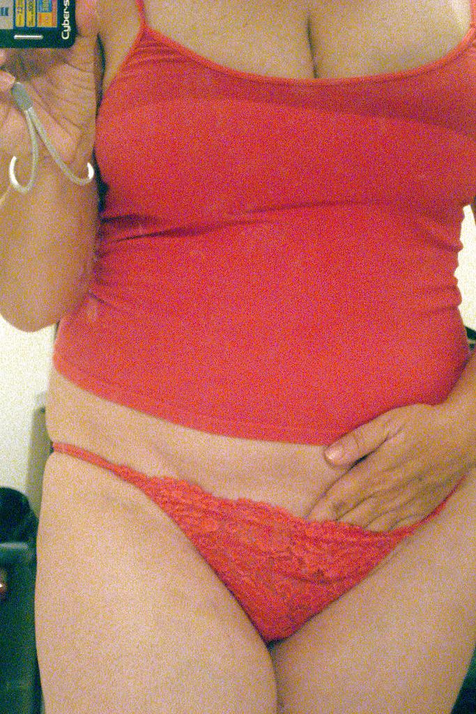 16P Self shots mature big breasted woman