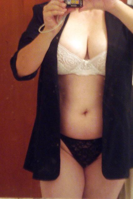 16P Self shots mature big breasted woman