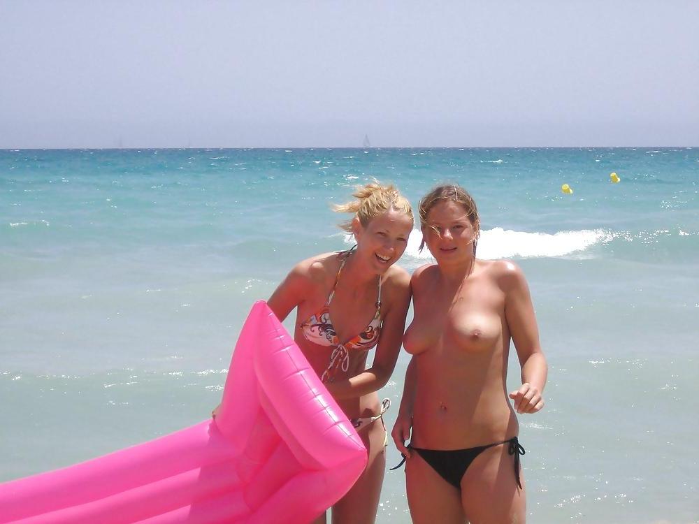 20P Naked beach 82.