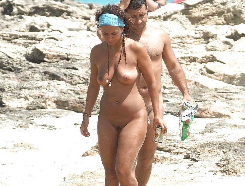 25P Nude beach fun