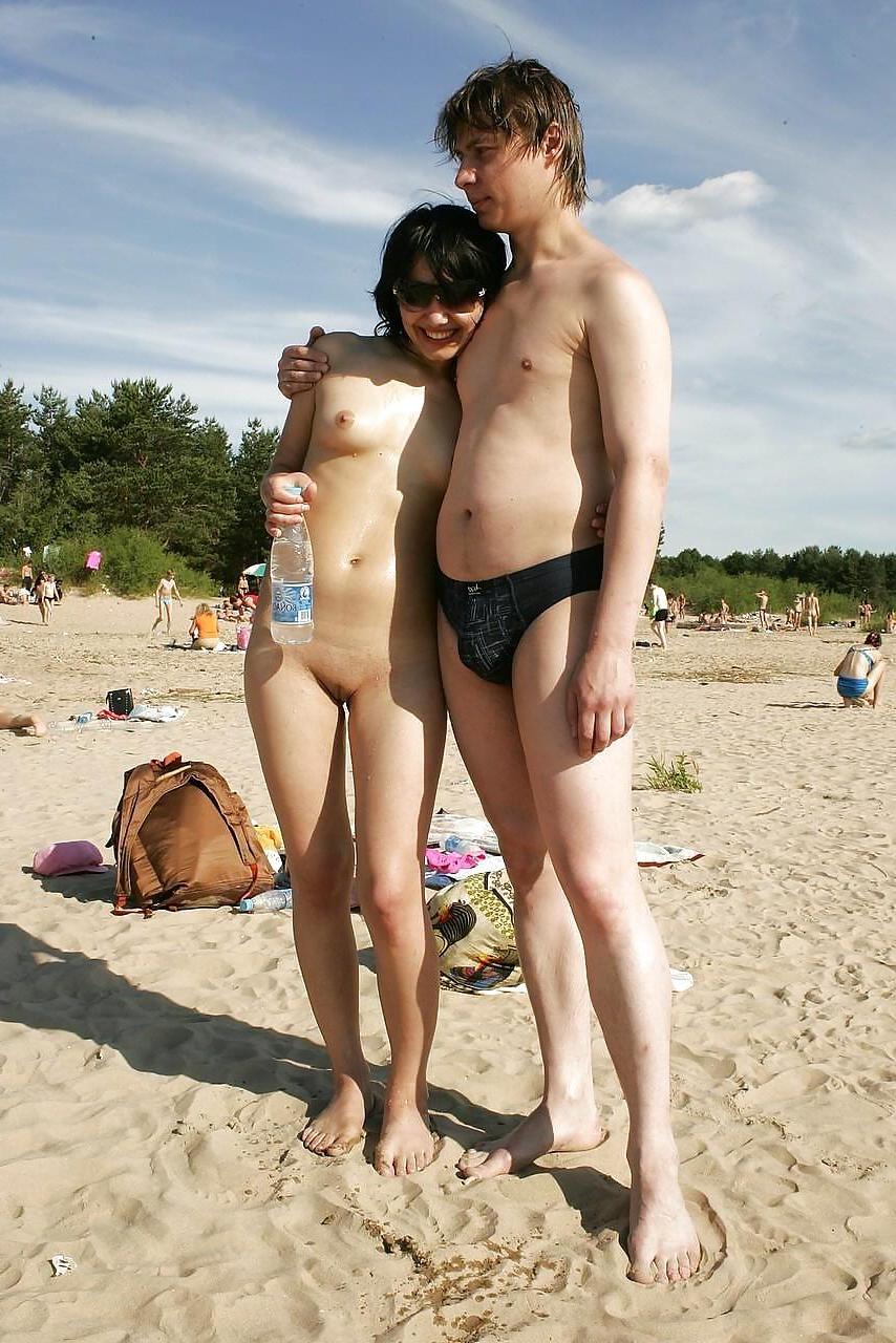 25P Nude beach fun