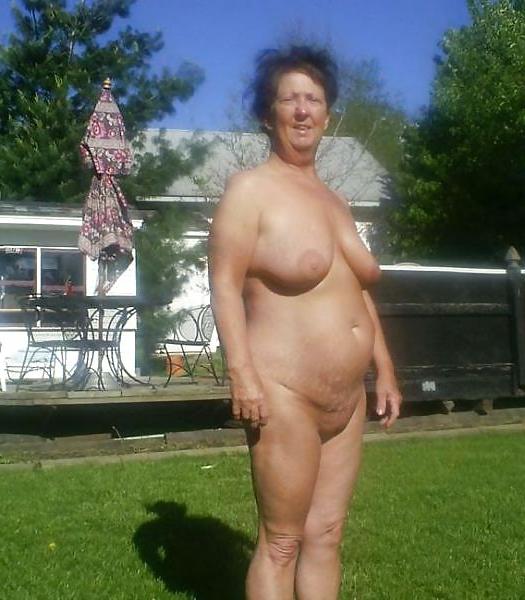 25P Grannies Flashing their old cunts.