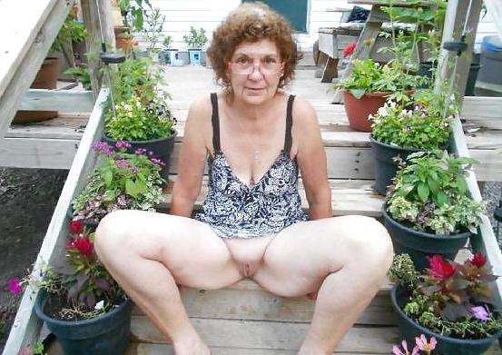 25P Grannies Flashing their old cunts.