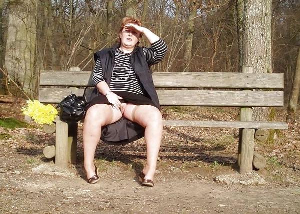 25P Grannies Flashing their old cunts.