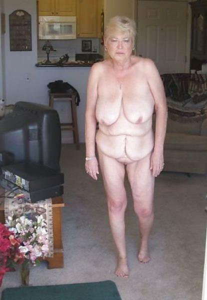 25P Grannies Flashing their old cunts.