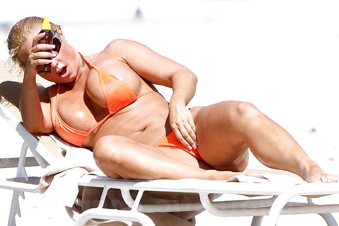 24P Celebrity - Coco Austin in the beach