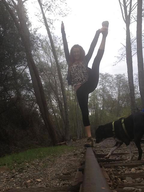 25P Girls in yoga pants