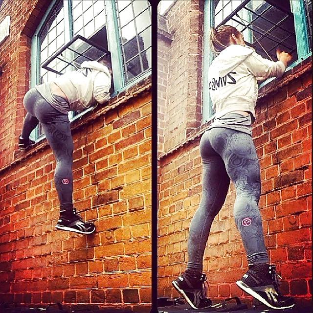 25P Girls in yoga pants