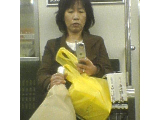 20P Japanese Mature Woman 110
