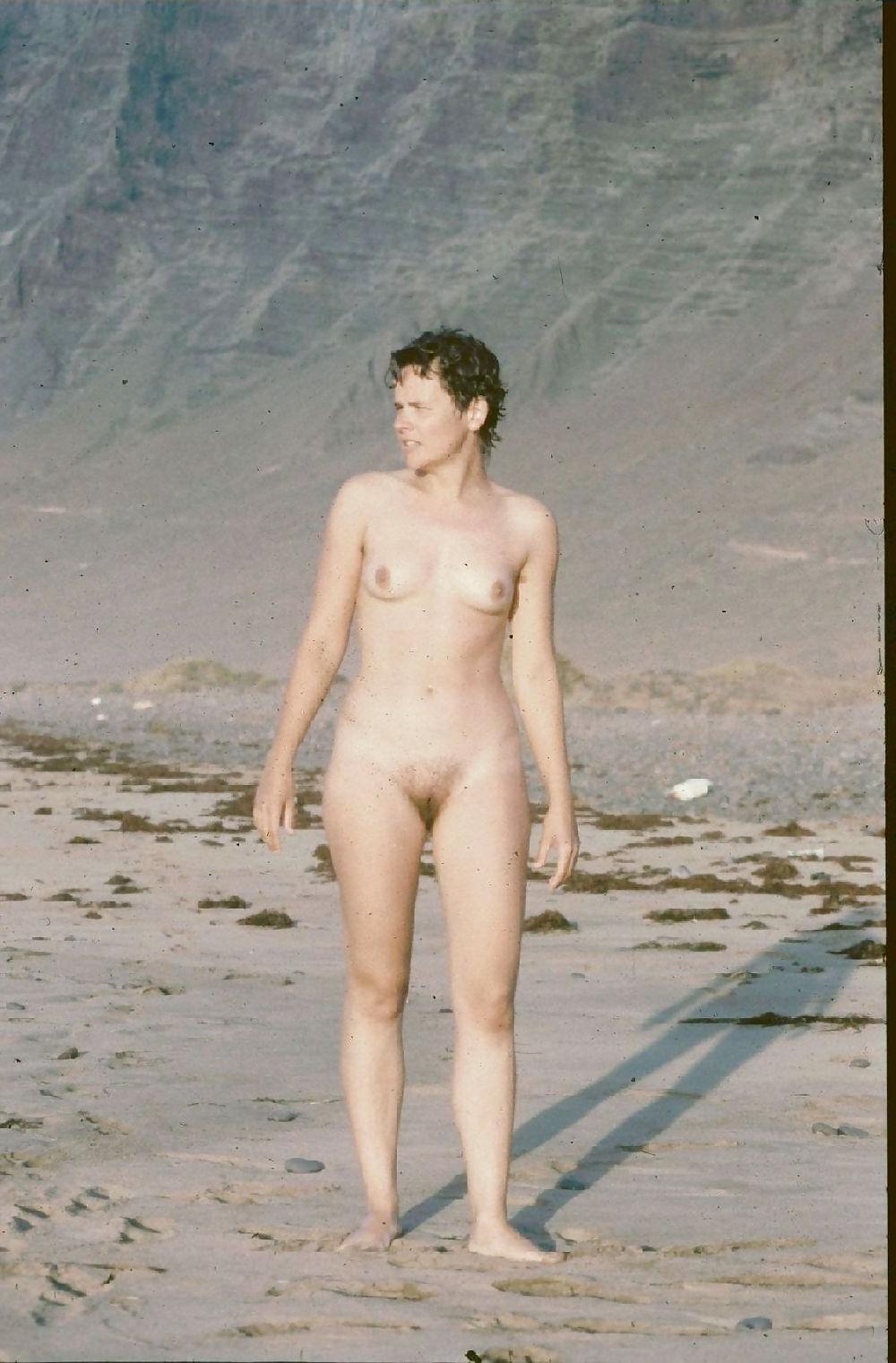 25P More Beach Nudists