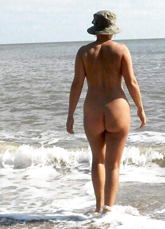 4P Nudism at the beach, Nue a la plage