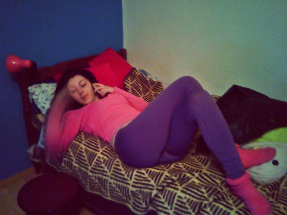 25P Macedonian girls in yoga pants