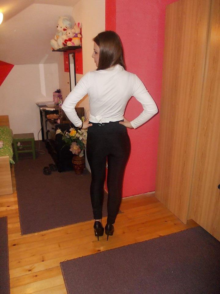25P Macedonian girls in yoga pants