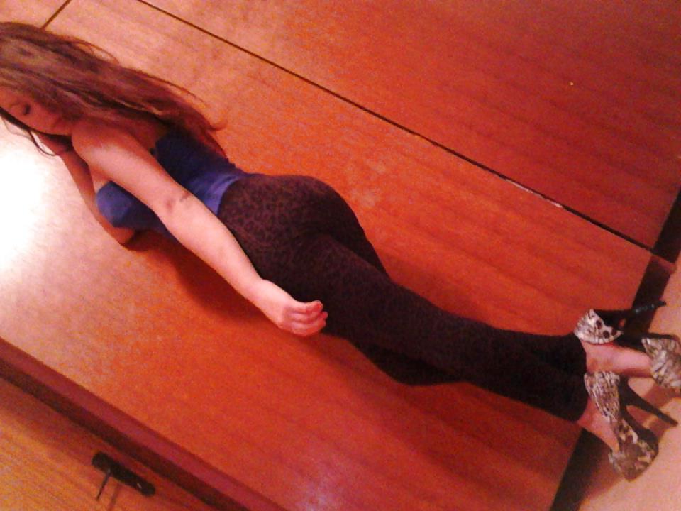 25P Macedonian girls in yoga pants