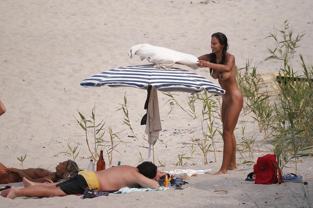 25P Superb beach MILF!