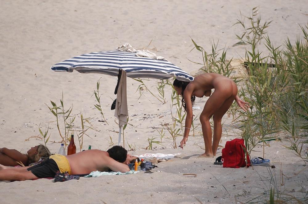 25P Superb beach MILF!