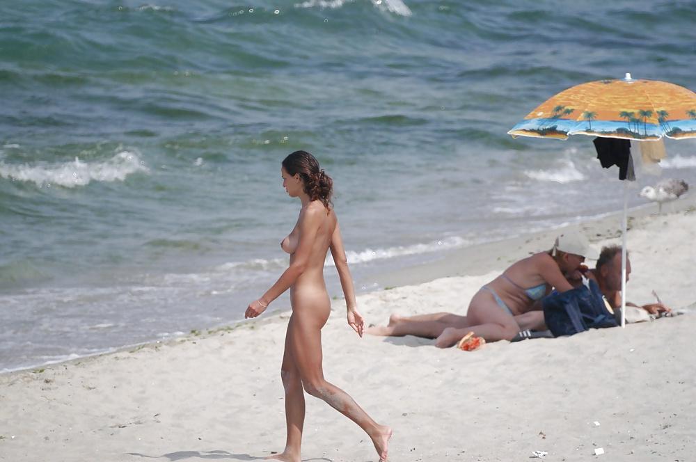 25P Superb beach MILF!