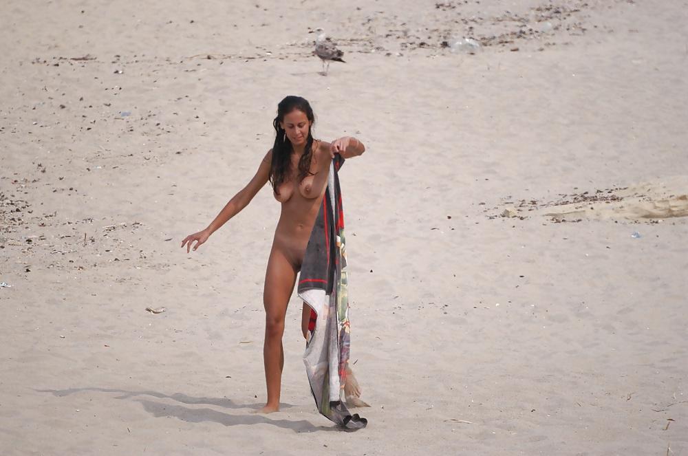 25P Superb beach MILF!