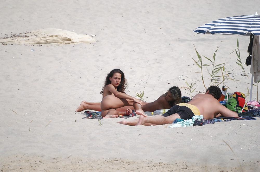 25P Superb beach MILF!