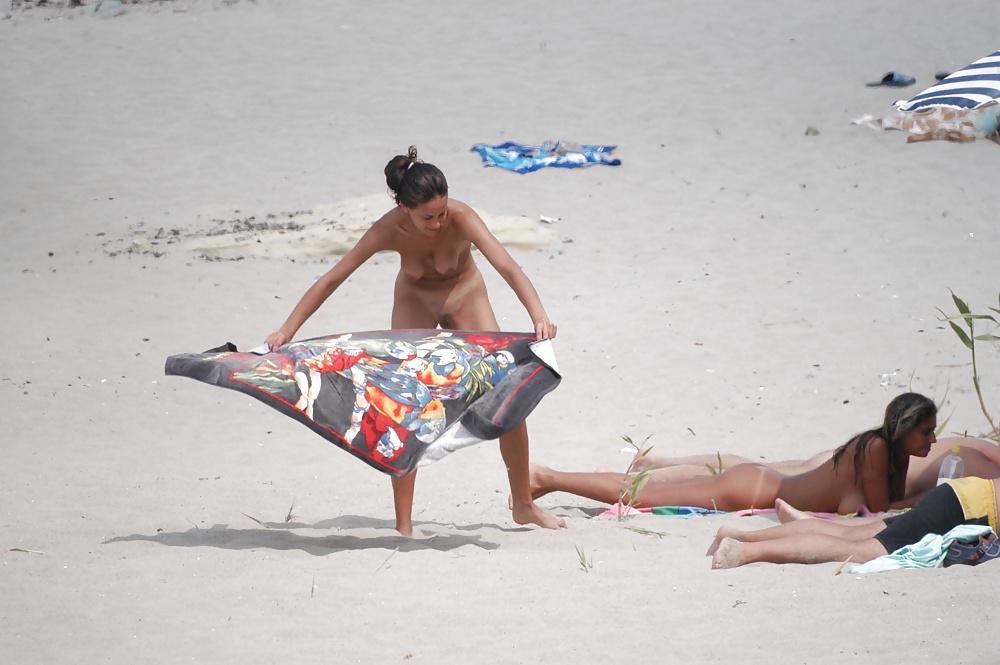 25P Superb beach MILF!