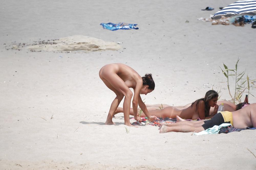 25P Superb beach MILF!