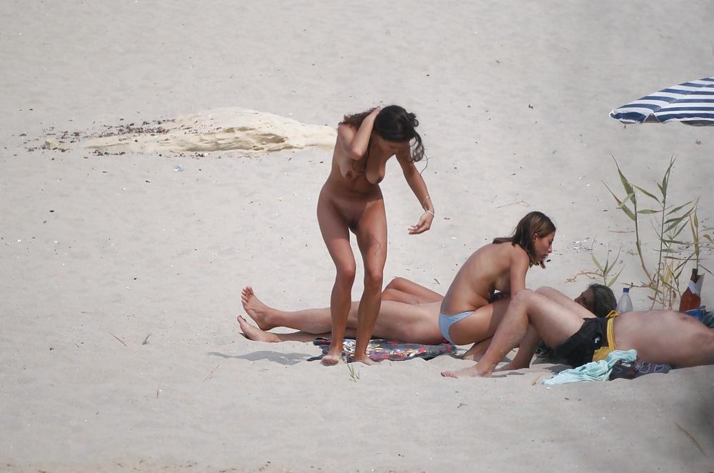25P Superb beach MILF!