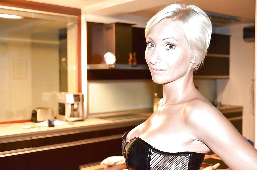 17P Sexy Blonde Leather Mom   