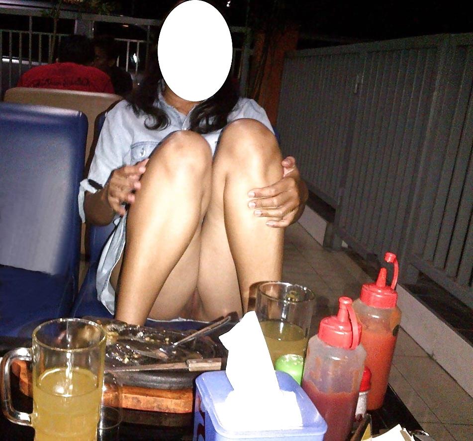 13P Date with My Malay Milf Sugar Mommy in a Restaurant