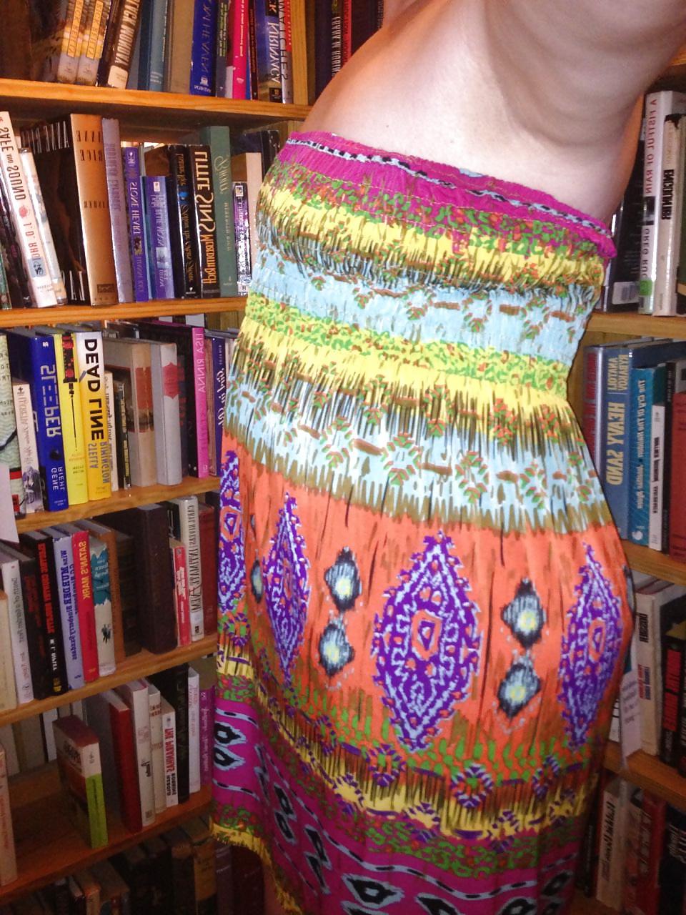 25P Nips, bush & ass - showing off in the bookstore