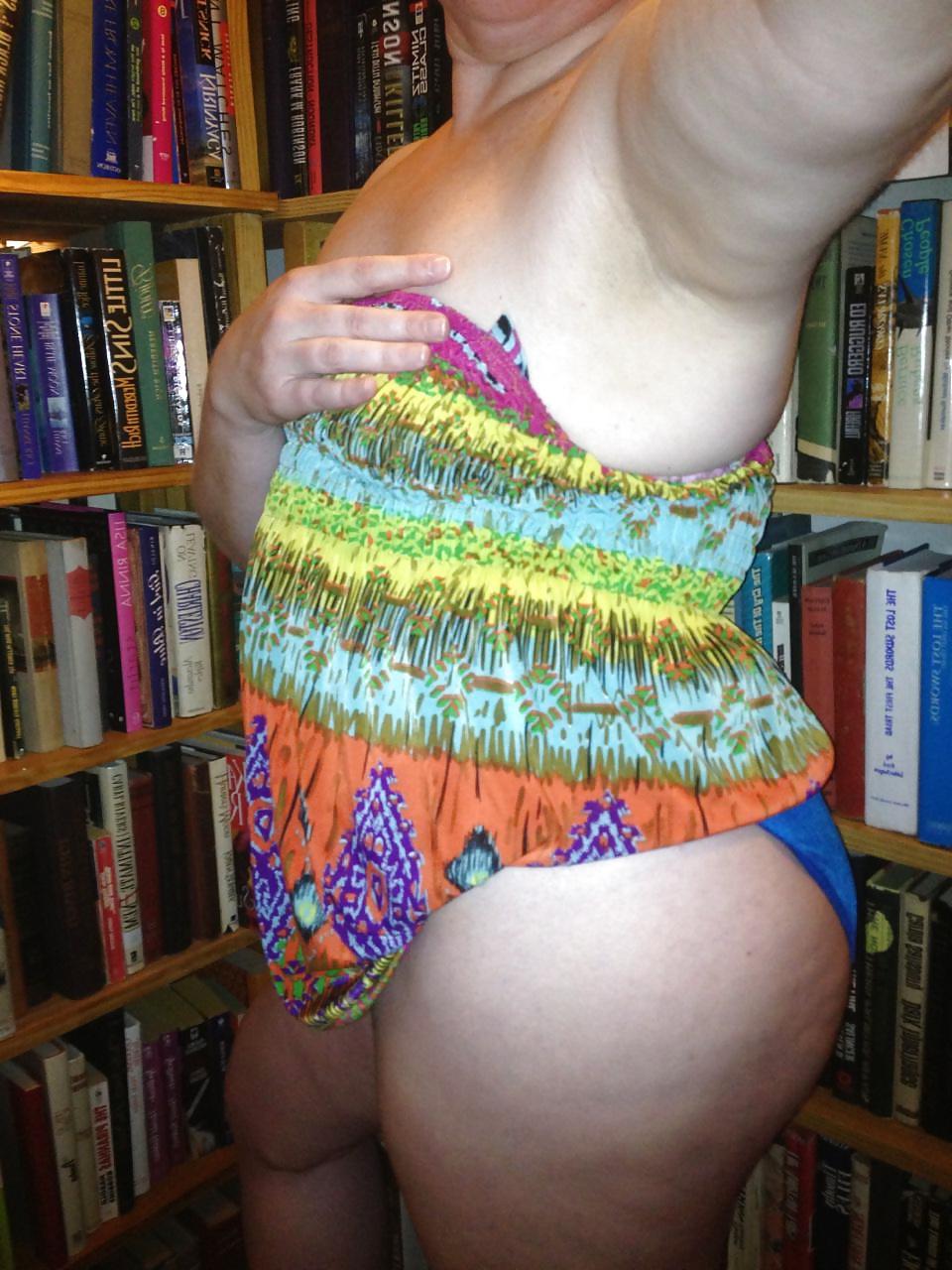 25P Nips, bush & ass - showing off in the bookstore