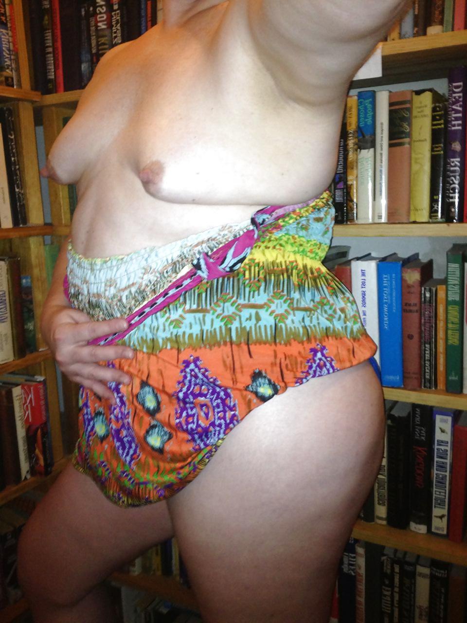 25P Nips, bush & ass - showing off in the bookstore