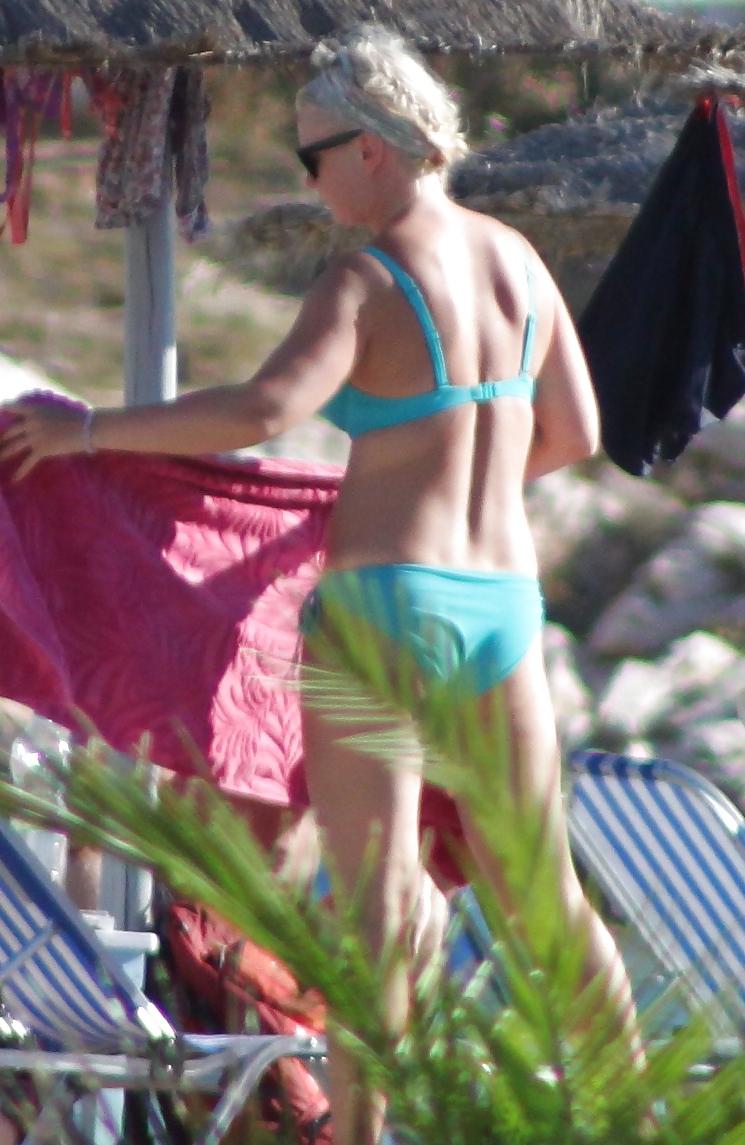 25P Topless and bikini beach in Paros4