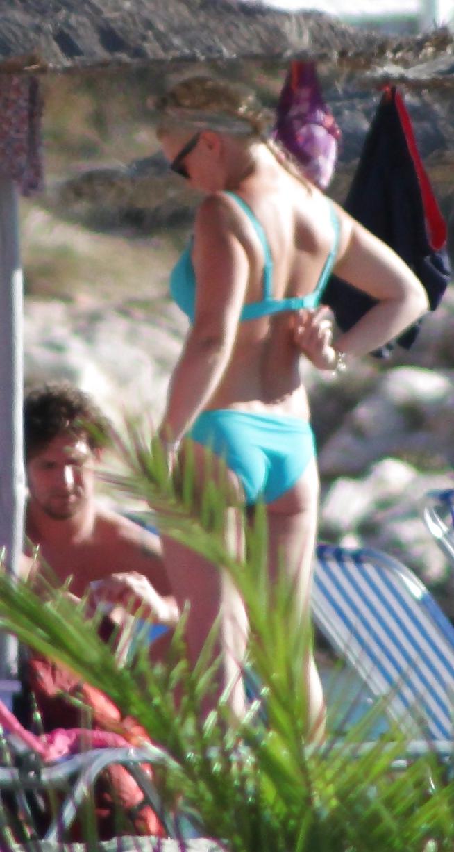 25P Topless and bikini beach in Paros4