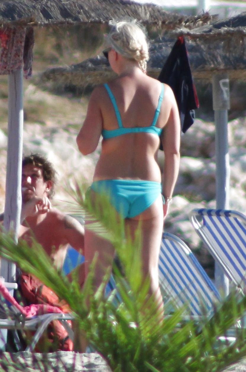 25P Topless and bikini beach in Paros4