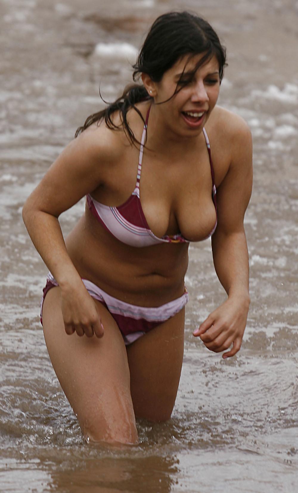 25P Beach voyeur