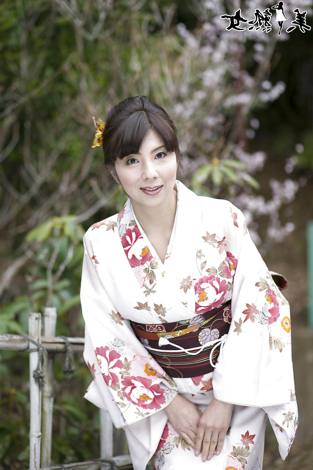 25P SEXY Kimika Ichijo (MILF)