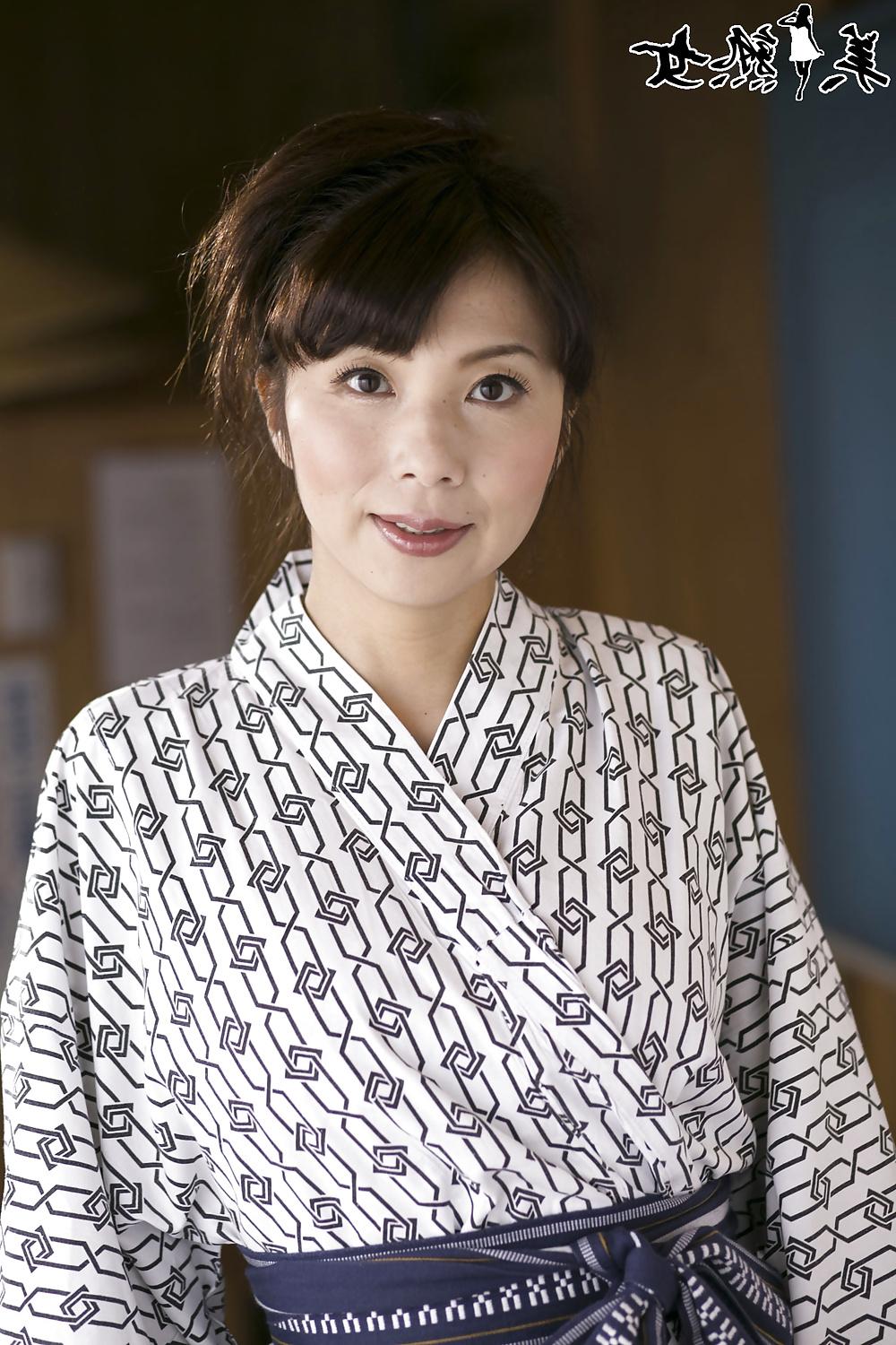 25P SEXY Kimika Ichijo (MILF)