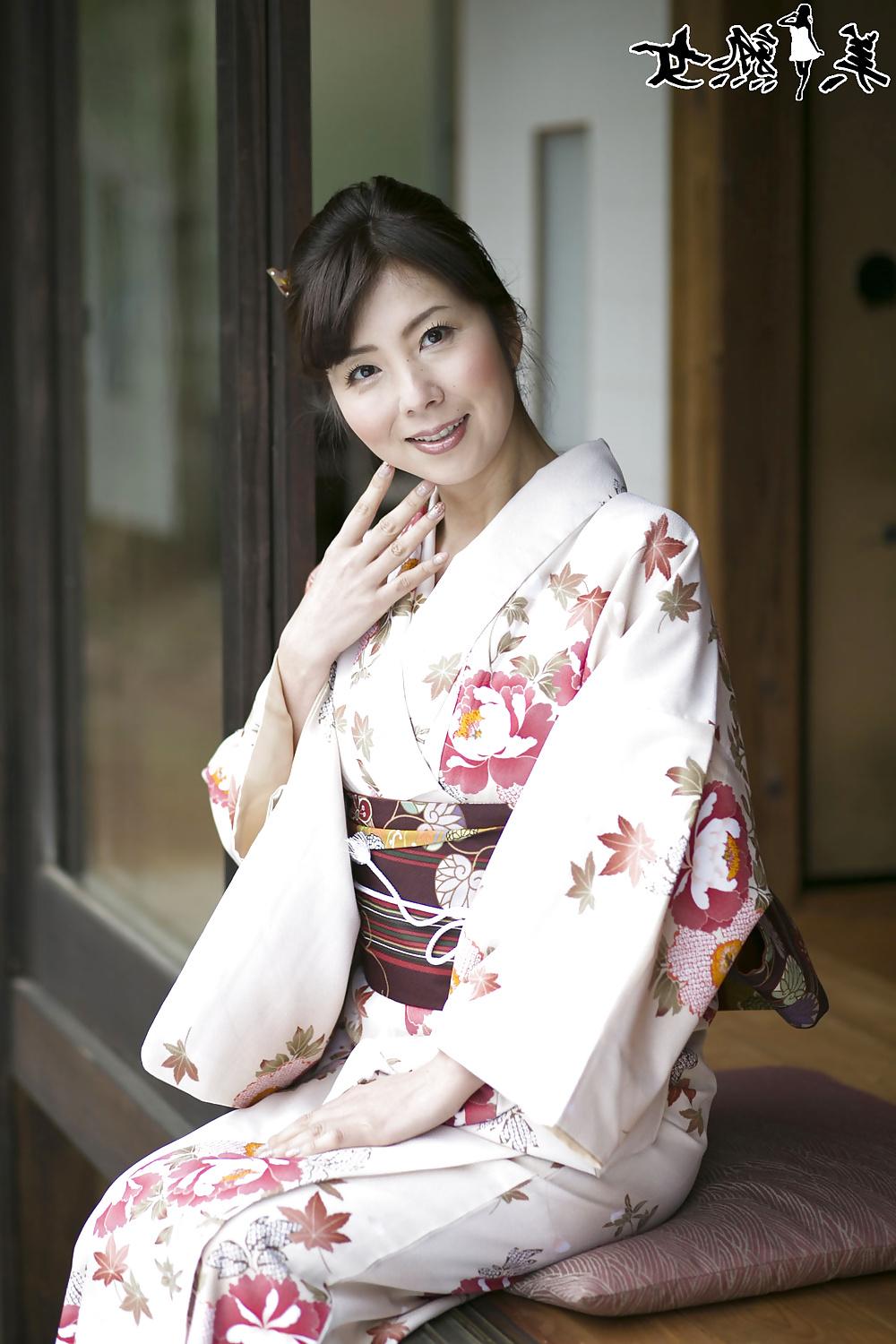 25P SEXY Kimika Ichijo (MILF)