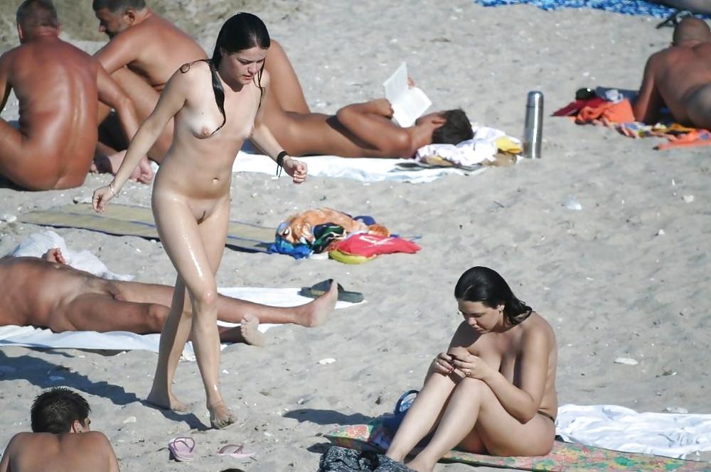 25P More Beach Nudists