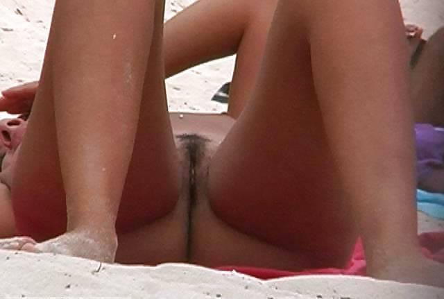 25P More Mature Beach Photos