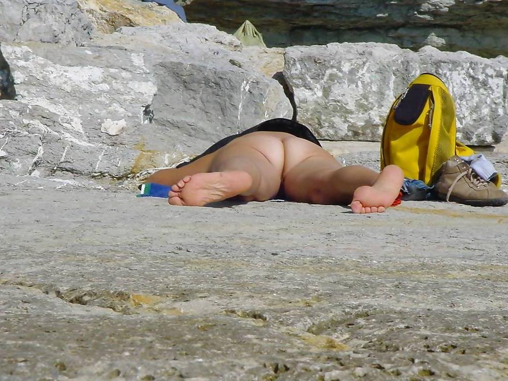 25P More Mature Beach Photos