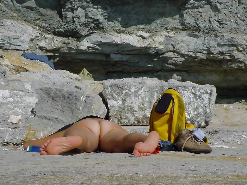 25P More Mature Beach Photos
