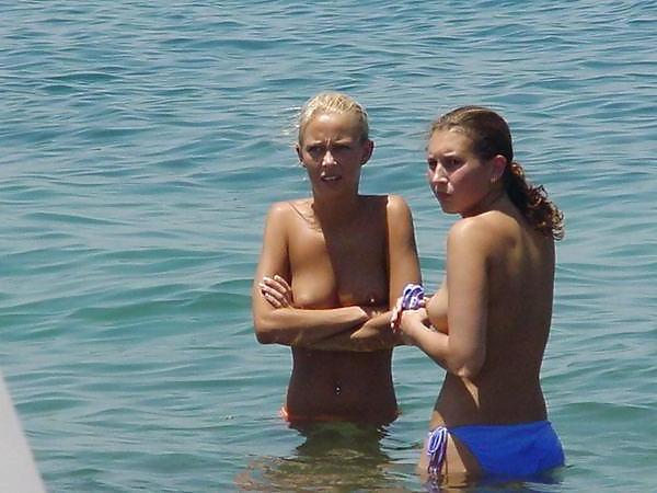 20P Naked beach 56.