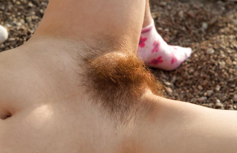 16P Super hot hairy pussy